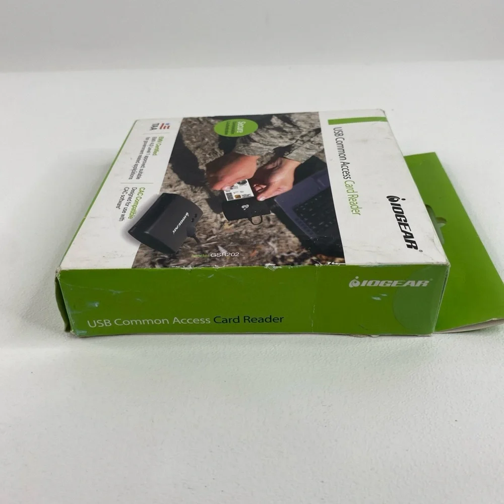 IOGEAR Smart Universal Portable USB Common Access Card Reader GSR202